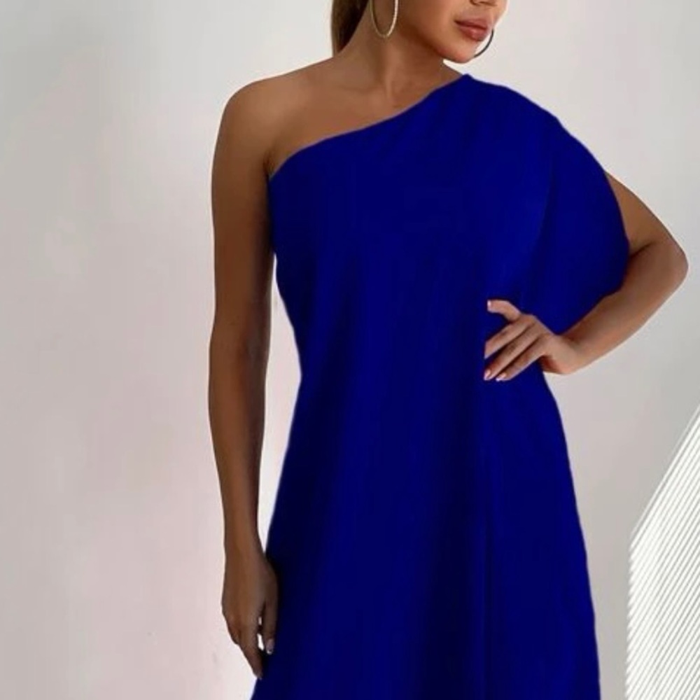 Off one shoulder maxi dress never warn